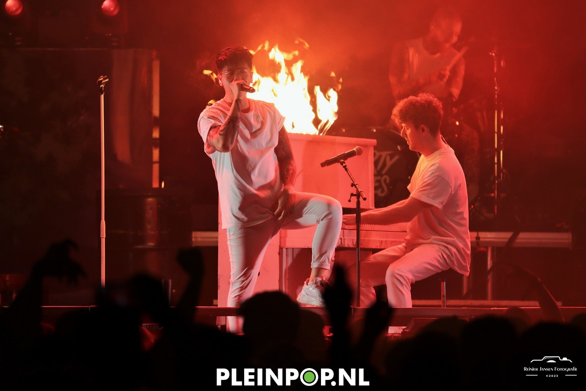 The Dirty Daddies     (3)